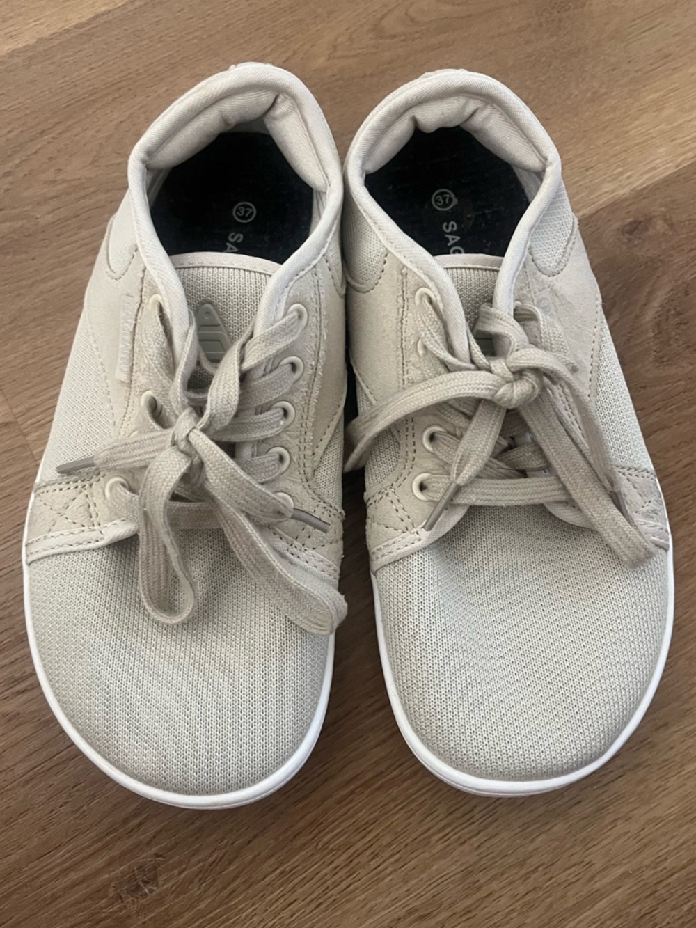 Saguaro Casual Women's Canvas Sneakers in Light Beige